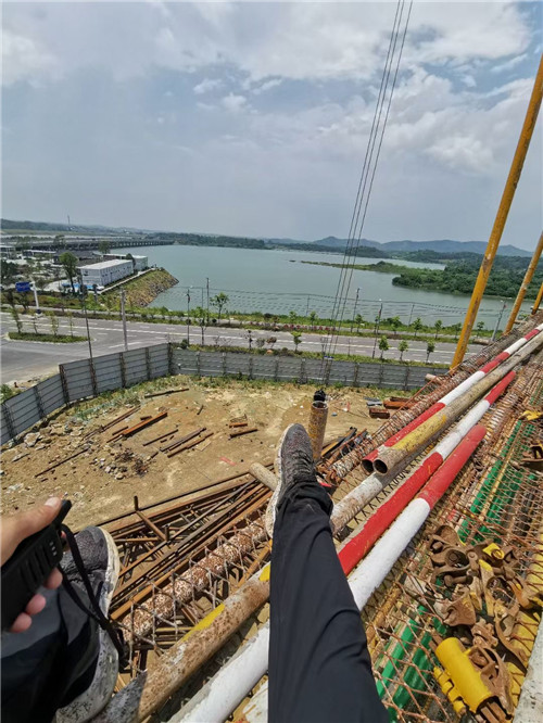 开鲁县作业中发生设备损坏或人员意外，责任怎么划分？