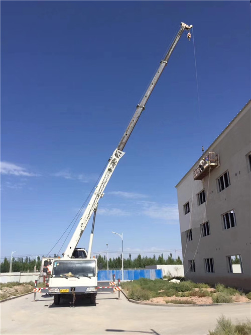 开鲁县“轻装强干”—— 吊车的 “轻量化臂架” 技术