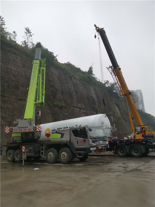 开鲁县“不怕风雨冻”—— 吊车的 “恶劣环境适应” 技术